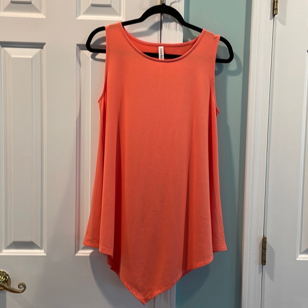 Sleeveless, high/low coral top. NWT. Size Medium. Very soft fabric.
